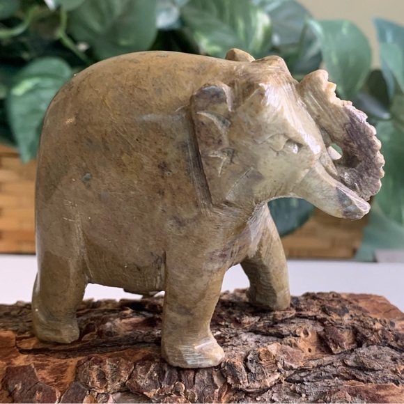 Vintage Soapstone Elephant Figurine Hand Carved Stone Lucky Animal 3.5"x3" 340g - Picture 1 of 13
